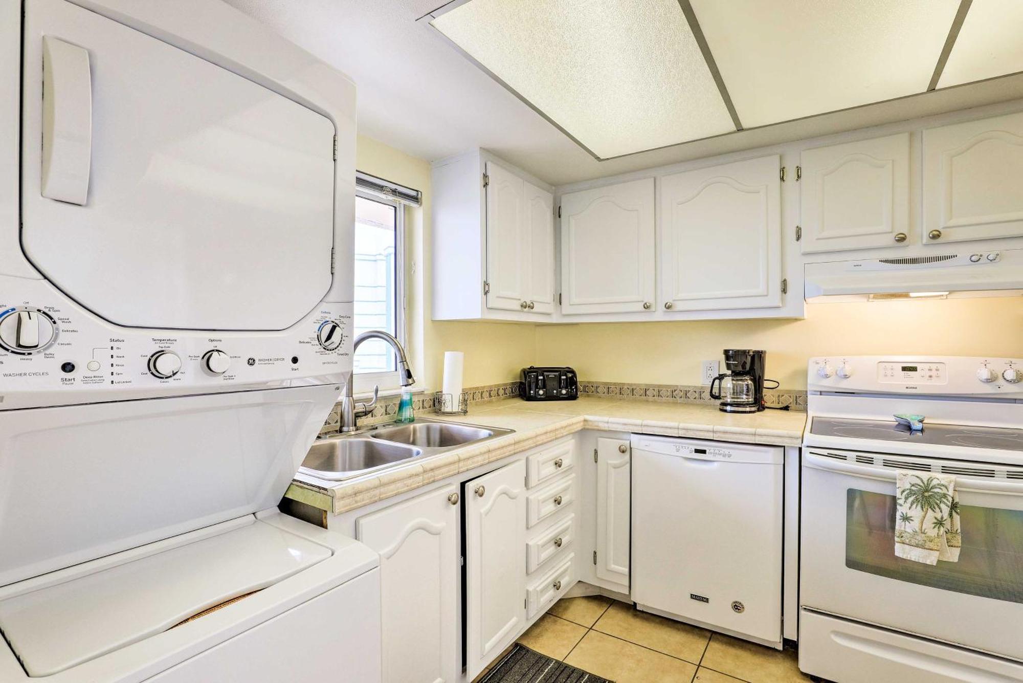 Oceanfront Cocoa Beach Condo With View Walk To Pier 외부 사진